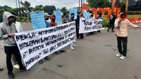 Aksi berlangsung tertib. 