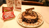 Dalam kolaborasi ini, KitKat dan THE GOODS DEPT menghadirkan edisi terbatas kreasi menu hidangan penutup spesial terbuat dari KitKat seperti The Stack Pack (pancake), The Shaker (milkshake) dan Choco Crumb Bomb (creamboloni) yang tersedia di semua THE GOODS CAFE di Jakarta, mulai dari 14 Februari-17 Maret 2024. 