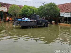 Melihat Lokasi TPS Coblosan Susulan di Demak yang Masih Terendam Banjir