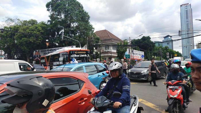 Lalin macet imbas demo di depan KPU (Tina/detikcom)