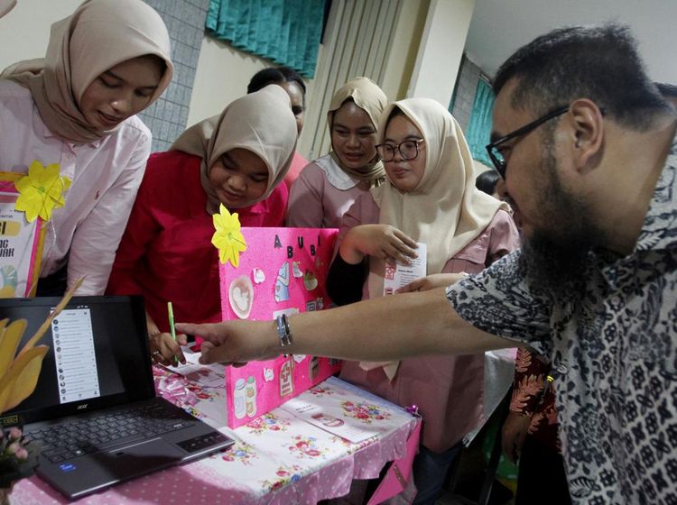 Mahasiswa Ini Bikin Buku Antologi Diganjar Rekor Muri