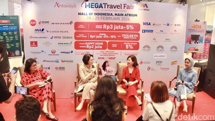 Mega Travel Fair Hadir di Mall Of Indonesia PT Bank Mega Tbk menyelenggarakan Mega Travel Fair di Mall of Indonesia, Jakarta, Jumat (23/2). Temanya yaitu