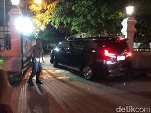 Menko Polhukam Hadi Sowan ke Kediaman Sultan HB X, Pertemuan Tertutup