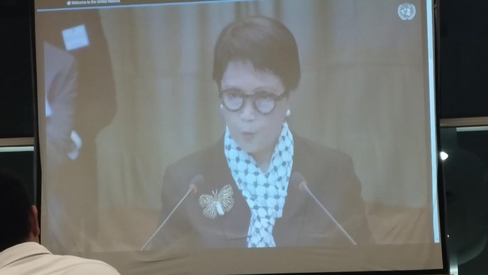Menteri Luar Negeri (Menlu) Retno memberikan pernyataan pada sidang Mahkamah Internasinal (ICJ). Dalam sidang yang dilaksanakan di Den Haag, Belanda itu, Retno berharap ICJ dapat memberikan pendapat yang baik demi kepentingan keadilan dan kemanusiaan di Gaza.