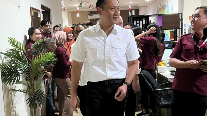 Menteri Agraria dan Tata Ruang/Kepala Badan Pertanahan Nasional (ATR/BPN), Agus Harimurti Yudhoyono (AHY) meninjau Kantor Wilayah (Kanwil) BPN Provinsi Sulawesi Utara