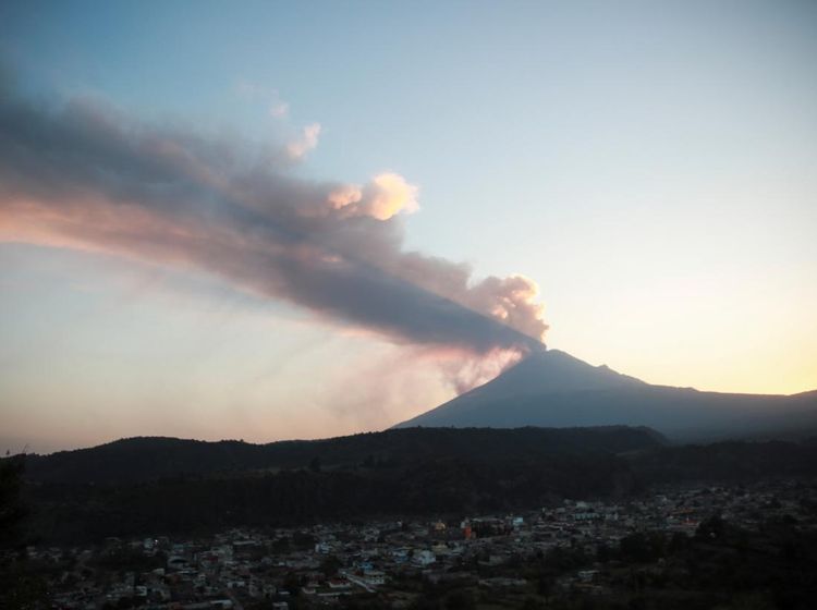 Gunung Popocatepetl Meksiko Kembali Muntahkan Abu Vulkanik