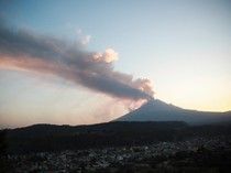 Gunung Popocatepetl Meksiko Kembali Muntahkan Abu Vulkanik