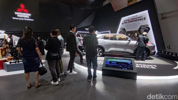 Mitsubishi XForce dipadati pengunjung IIMS 2024.