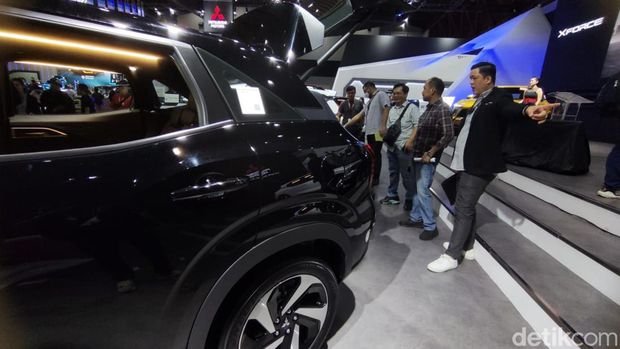 Mitsubishi XForce dipadati pengunjung IIMS 2024.