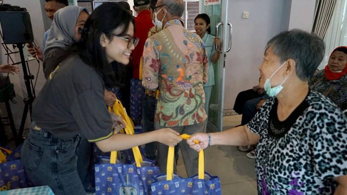 Momen Berbagi dengan Penghuni Panti Werdha Wisma Mulia Mengawali 2024, Aquaproof terus menunjukkan kepeduliannya pada lingkungan dan masyarakat sekitar khususnya oma opa yang ada di Panti Werdha Wisma Mulia, Jakarta. Ini buktinya.