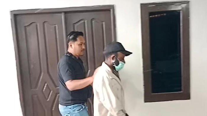 Momen KKB Alenus Tabuni dipindahkan dari Puncak ke Mimika. Dokumen Istimewa