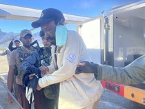 Momen Anggota KKB Dikawal Ketat Saat Dipindahkan dari Puncak ke Mimika