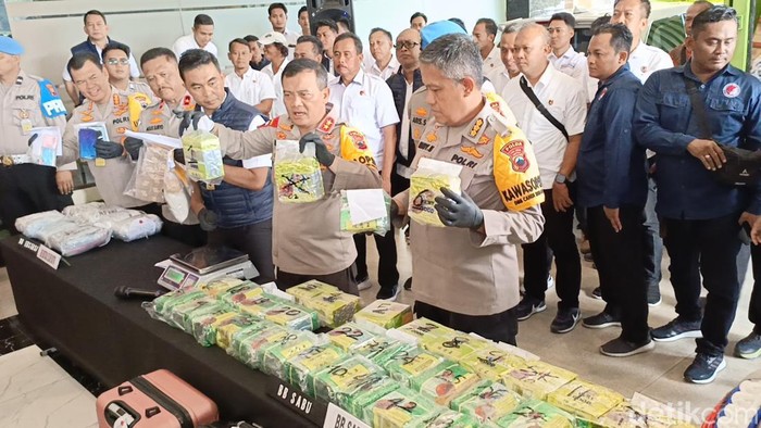 Polda Jateng ungkap peredaran sabu 52 kg jaringan Fredy Pratama.