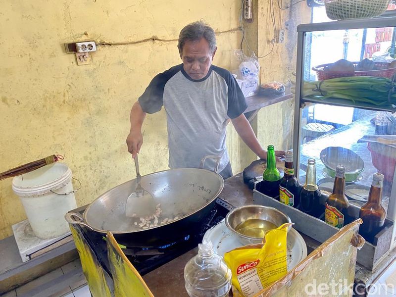 Nasi Goreng Pete Guan Tjo, Nasi Goreng Jadul yang Masih Populer