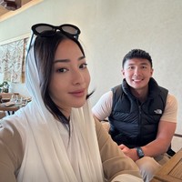 Penampilan Nikita Willy pun tak kalah menjadi sorotan. Ia tampak santai bergaya hijab poni memperlihatkan sebagian rambutnya. Foto: Instagram/@nikitawillyofficial94