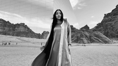 8 Foto Nikita Willy Liburan ke Al Ula Bareng Anak & Suami, Cantik Mempesona