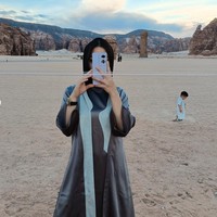 Tak hanya menyoroti penampilan Niki, sang putra yang ikut terfoto pun berhasil bikin salfok. “Salfok sama iss dibelakang,” komentar salah seorang netizen. Foto: Instagram/@nikitawillyofficial94