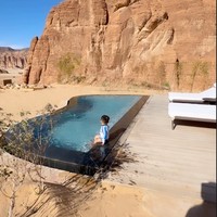 Tinggal di penginapan mewah, Issa tampak menikmati faslitas yang disediakan di sana. Tingkah putra semata wayang Nikita Willy pun kerap bikin gemas dan curi atensi. Foto: Instagram/@nikitawillyofficial94