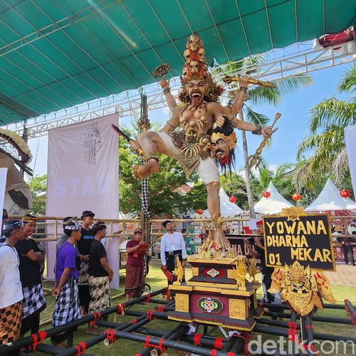 Ogoh-ogoh di Tabanan, Bali.