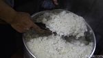 Pedagang Warung Nasi Terdampak Kenaikan Harga Beras