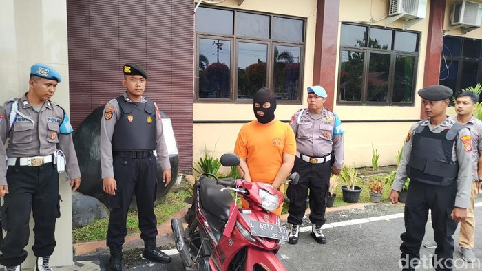 Pelaku perkosaan terhadap ABG di Kulon Progo, PS (24) saat di Polres, Jumat (23/2/2024).