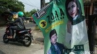 Semestinya spanduk Pemilu harus sudah bersih pada hari tenang menjelang pemungutan suara.  