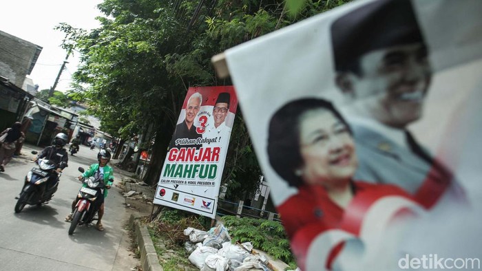 Pemilu 2024 sudah selesai. Namun spanduk para caleg masih bertebaran di Depok.