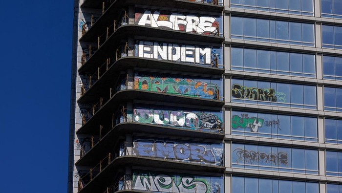 A view of one of the unfinished high-rise towers in downtown that have attracted graffiti artists after the developer ran out of money in Los Angeles, California, U.S., February 22, 2024.  REUTERS/Mike Blake