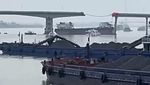 Penampakan Jembatan di China Terbelah Usai Ditabrak Kapal Tongkang