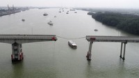 Jembatan Lixinsha adalah satu-satunya titik akses bagi lebih dari 8.000 penduduk Pulau Sanmin di dekatnya. Akibat kecelakaan tersebut, pipa pasokan air ke pulau tersebut rusak. AP/Lu Hanxin