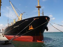 Penampakan Kapal Kargo AS Lolos dari Serangan Maut Houthi di Laut Merah