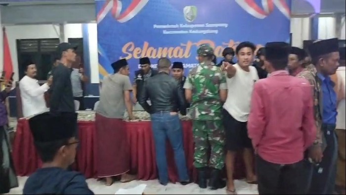 Penghitungan suara Pileg di Sampang dipending karena protes saksi