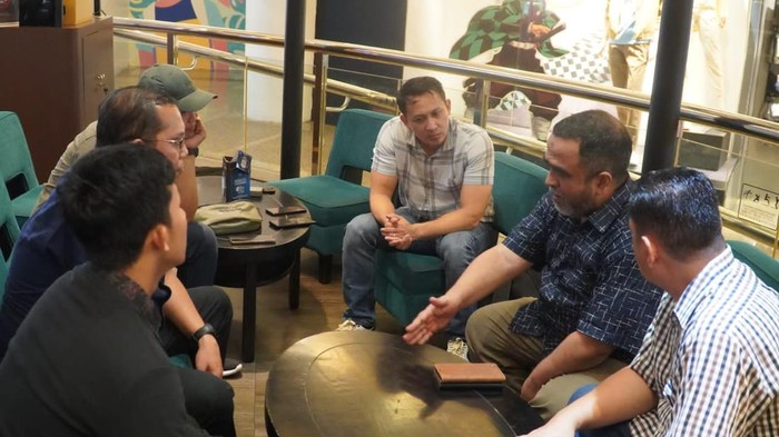 Pesan Damai di Tengah Tahapan Pemilu Masih ada beberapa kelompok yang terus menyuarakan narasi yang mengarah pada praktik adu domba di tengah tahapan Pemilu. Ini pesan Habib Syakur Ali Mahdi Al Hamid.