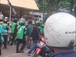 LRT Jabodebek Ungkap Pemicu Keributan Sekuriti Vs Ojol di Kuningan