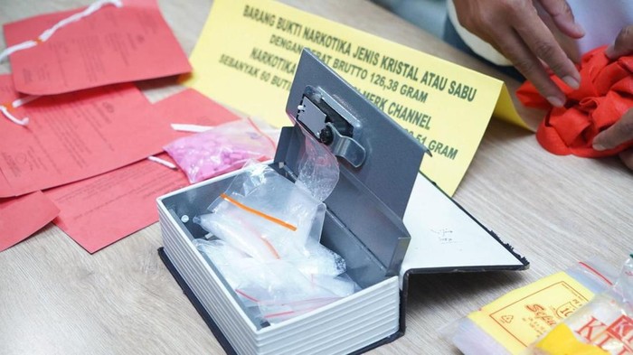 Polisi tangkap tiga pengedar sabu di Cilincing, Jakarta Utara.