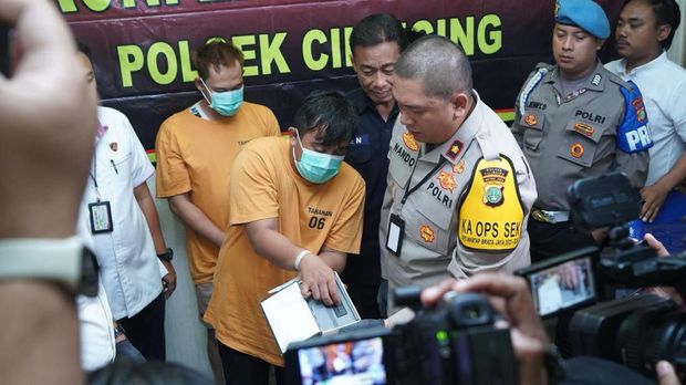 Polisi tangkap tiga pengedar sabu di Cilincing, Jakarta Utara.