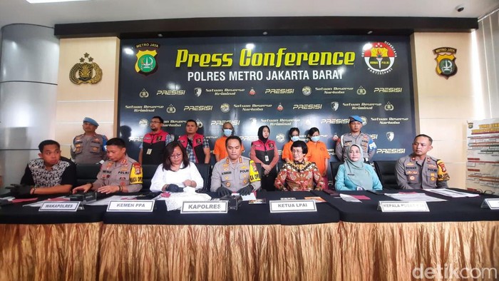 Polres Jakbar membongkar sindikat perdagangan bayi.