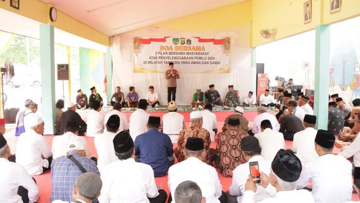 Polres Jakbar menggelar doa bersama unsur 3 pilar untuk menciptakan situasi kondusif usai Pemilu.