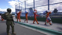 Narapidana gangster kembali menjalani aktivitasnya di dalam penjara.  