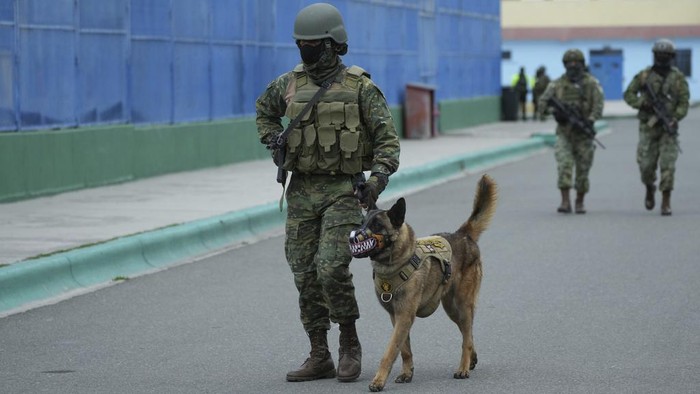 Soldiers escort inmates at the Cotopaxi prison during a press tour organized by the military, in Latacunga, Ecuador, Thursday, Feb. 22, 2024. According to the military, the tour is to demonstrate that control has been regained inside the prisons cross the country. (AP Photo/Dolores Ochoa)