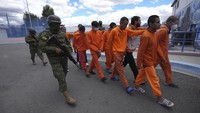 Menurut pihak militer, tur tersebut untuk menunjukkan bahwa kendali di penjara Ekuador kembali diambil alih oleh pihak militer.  