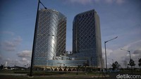 Gedung kembar Menar Shariah juga sudah berdiri di kawasan ini. 