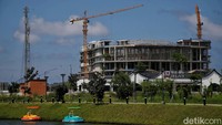 Pengembang ini adalah Agung Sedayu Group, perusahaan menyebutkan kawasan yang mereka kembangkan PIK 2 sebagai The New Jakarta City. Kota baru ini mendapat dukungan pemerintah Kabupaten Tangerang, Banten sebagai bagian dari penataan wilayah dan pengembangan akses di Tangerang. 