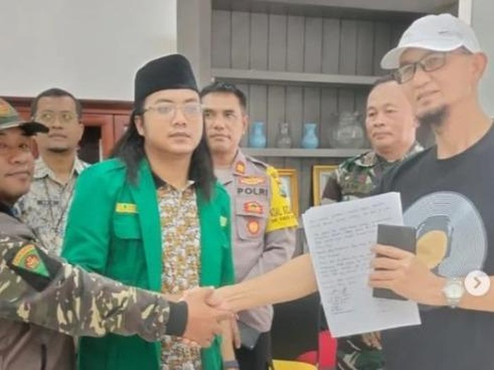 Proses mediasi antara GP Ansor dan panitia penyelenggara pengajian Ustaz Syafiq Riza Basalamah