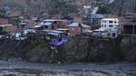 Puluhan Rumah di Bantaran Sungai Bolivia Runtuh Tergerus Longsor
