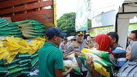 Kehadiran mereka untuk mencegah munculnya gejolak di masyarakat akibat panic buying dan tindak pidana penimbunan beras.