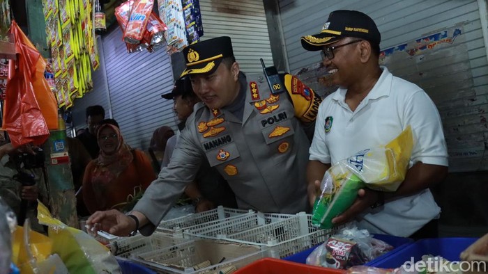 Satgas pangan Banyuwangi gelar sidak pantau harga beras di Pasar Tradisional Rogojampi, Banyuwangi.