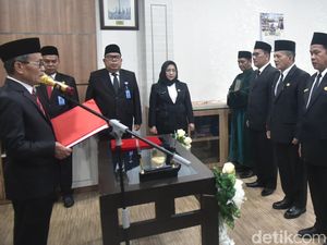 Tradisi Jumat Mutasi, Sekda Sumsel Lantik 4 Kepala Sekolah