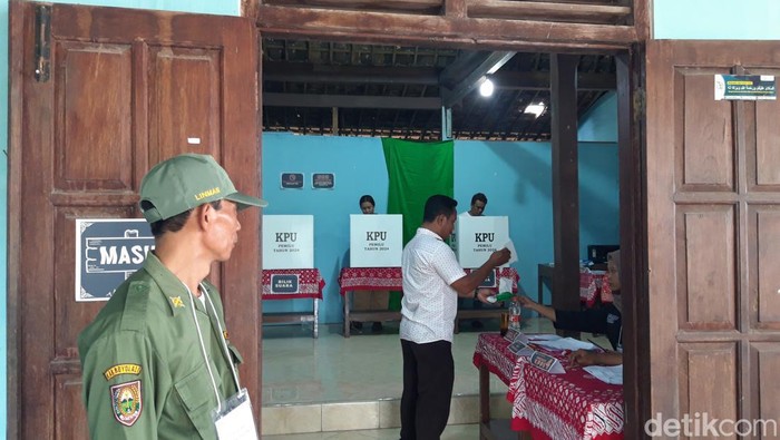 Suasana coblosan ulang di TPS 7 Desa Kadireso, Boyolali, Jumat (23/2/2024).