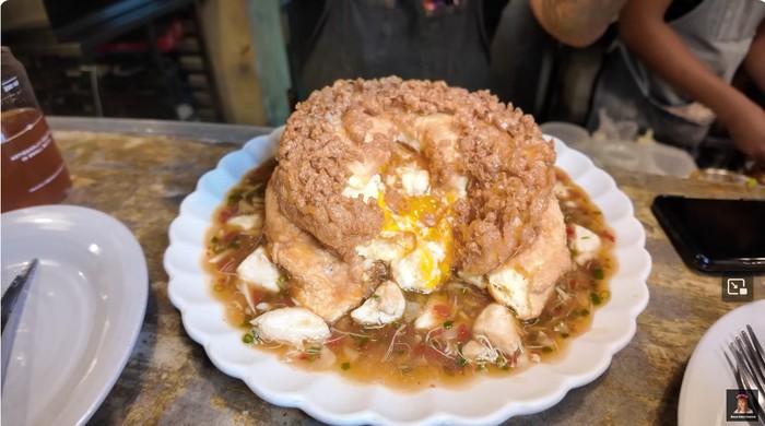 Telur dadar viral di Thailand seharga  Rp 563 ribu.